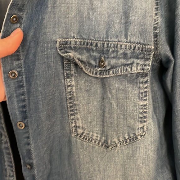 Button up shirt - Picture 2 of 5